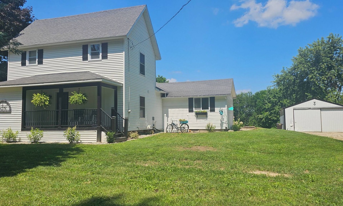 Cloverdale Other | Cozy Farmhouse w/short walk to a private lake