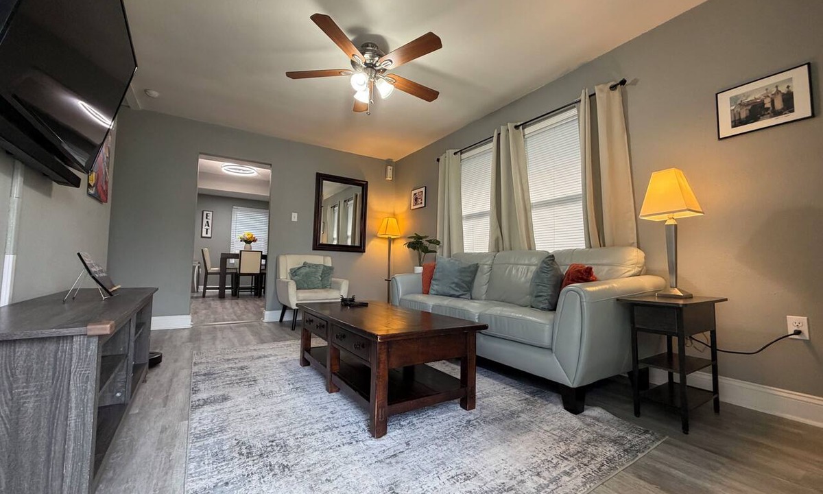 Dillard House | Cozy Gentilly Gem located 3 miles from the French quarters!