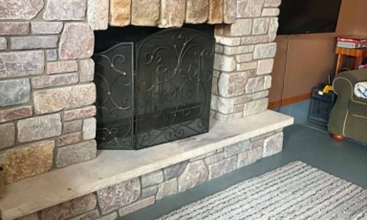 Le Roy House | Cozy Michigan Getaway- Fireplace, Fire Pit & Sleeps 8