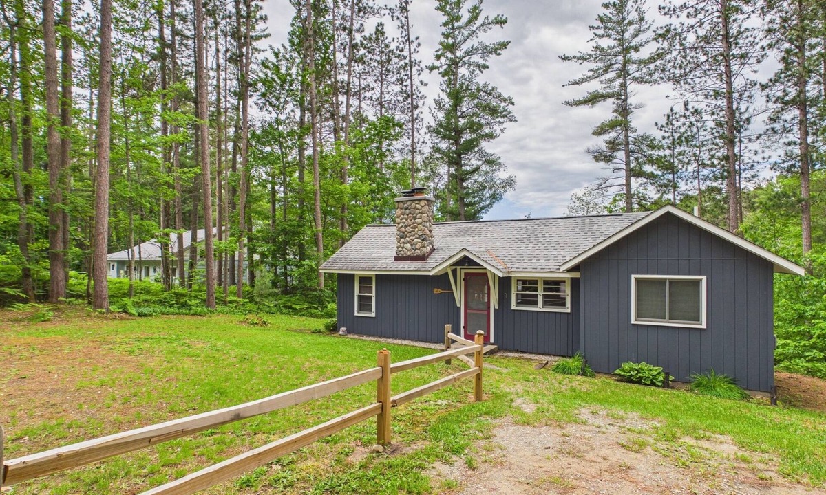 Wetmore Cabin | Cozy UP Cottage Near Pictured Rocks