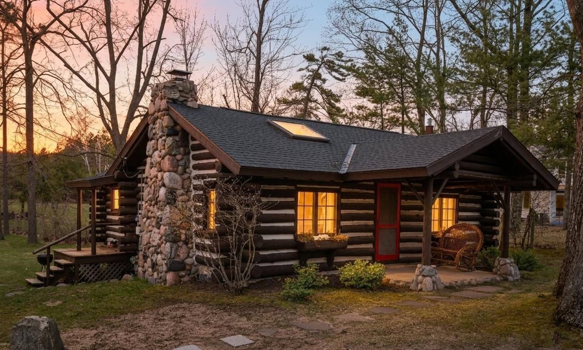 Forest Beach Cabin | Dancing Bear Cabin: Authentic storybook log cabin with Lake Michigan views