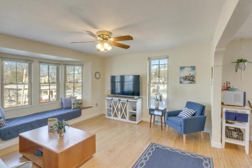 Delafield Apartment | Delafield Vacation Rental Near Lakes & Parks!