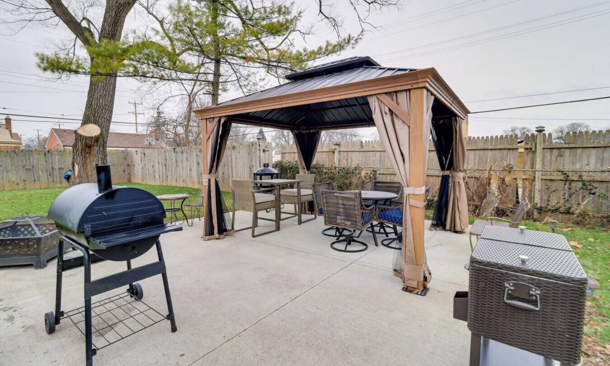 Detroit House | Detroit Retreat Fire Pits + Gazebo & Charcoal Grill