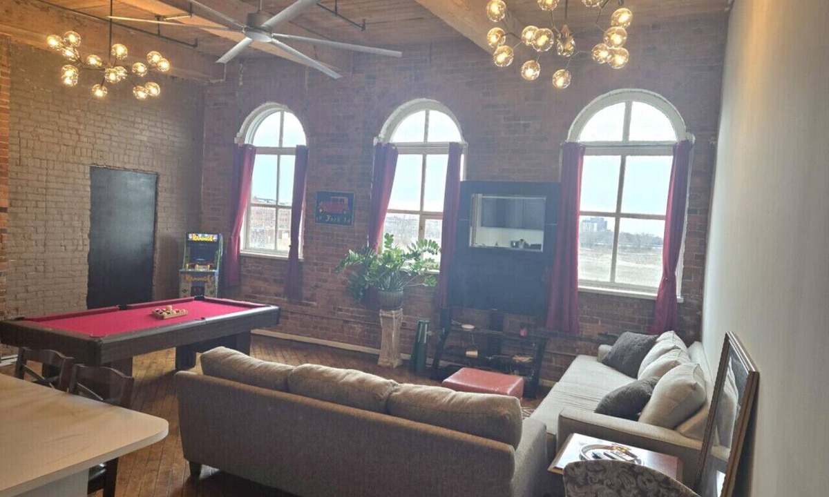 Detroit Apartment | Detroit Riverview Loft