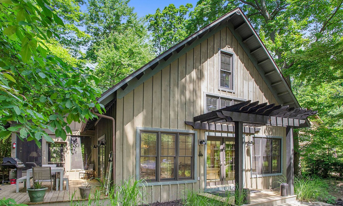 New Buffalo House | Dog-friendly cottage w/private hot tub, high-speed WiFi, washer/dryer, firepit