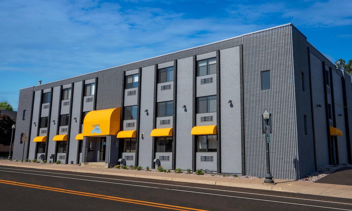 Marquette House | Double Queen Rm NEW Boutique Hotel-Steps to NMU-Next to Superior Dome -Free Wifi