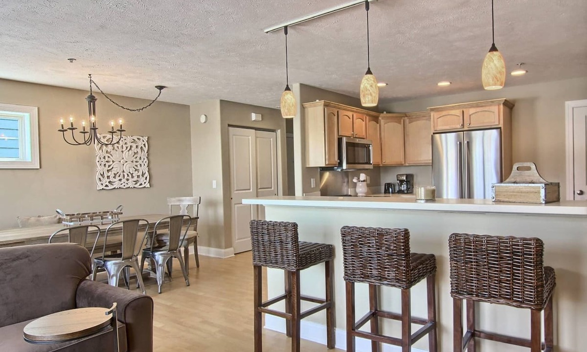 Traverse City Condo | Downtown Traverse City condo with view of West Bay.