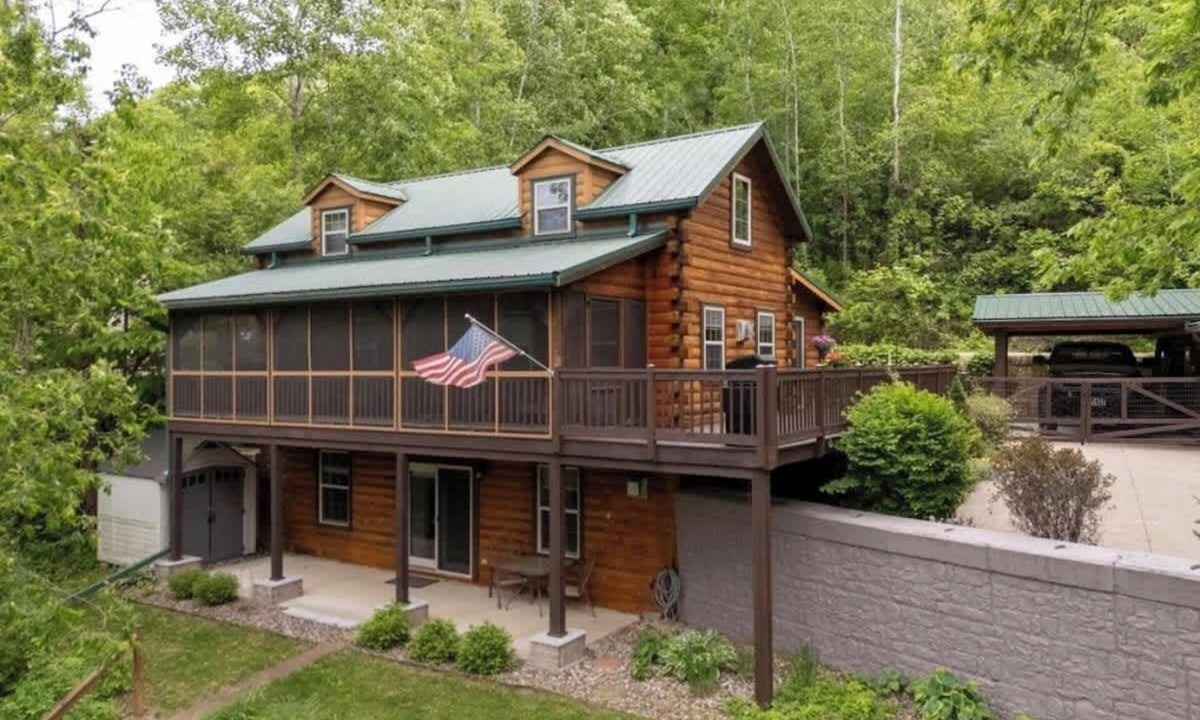 Wabasha Cabin | Driftless Luxury Cabin - Sleeps 6 - Minutes to Downtown Wabasha