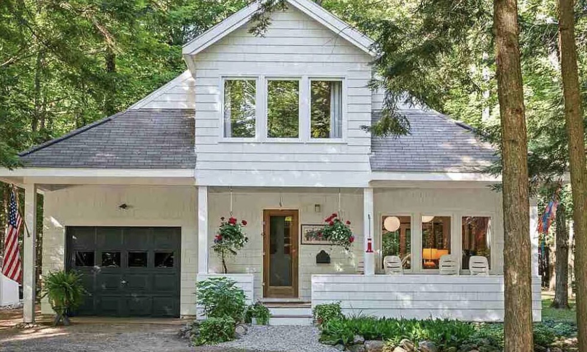 Harbor Springs Cottage | Due to a recent opening, enjoy 10% OFF the last week of July at WhiteHaven!