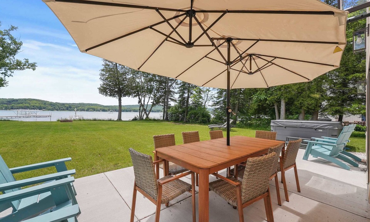 Empire House | Dune View Cottage|Lake Life + Hot Tub|Dog Friendly