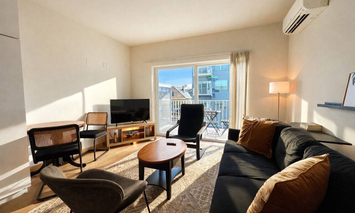 Lower East Side Apartment | East Side Studio Apt - Near Brady St and Fiserv with Balcony