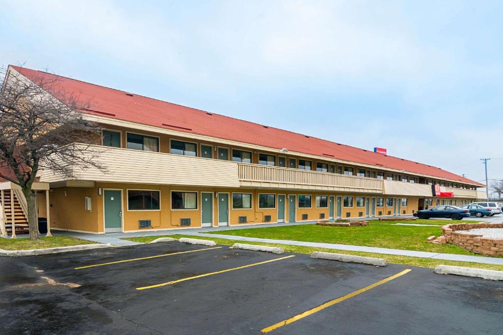 South Holland Cabin | Econo Lodge South Holland - Chicago Southland