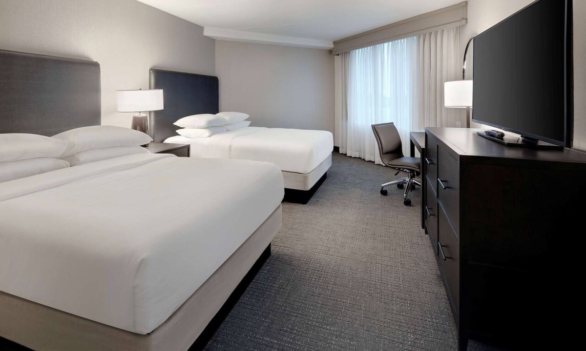 Troy Hotel | Embassy Suites by Hilton Detroit Troy Auburn Hills