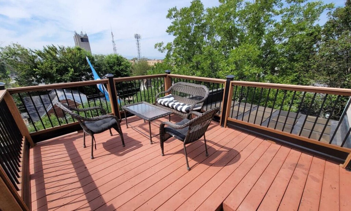 Cape Girardeau Apartment | EN11: Downtown Penthouse with roof deck! AMAZING VIEW! - 5 mins away downtown