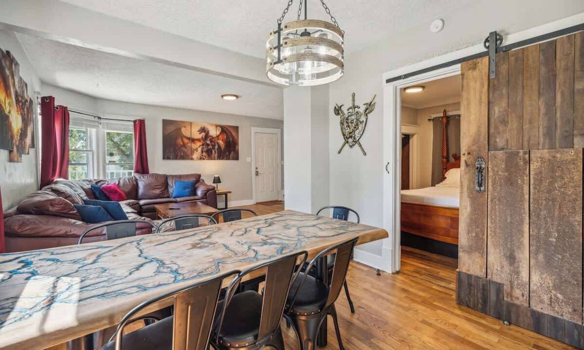 Lansing House | Entire Home I 3 Bedroom I 2 Bath