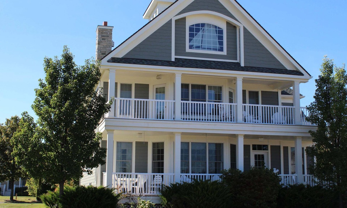 Bay Harbor House | Experience luxury at Dream Weaver 47, a spacious 4-bedroom getaway in Bay Harbor, MI.