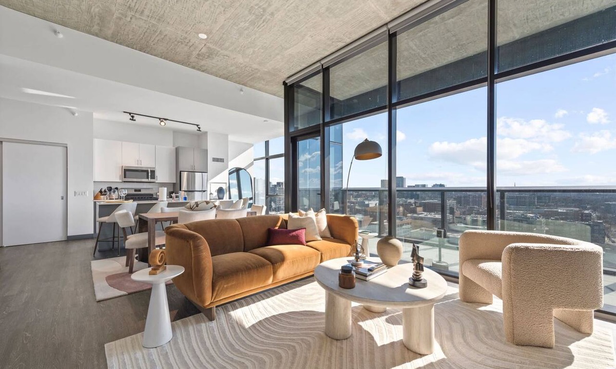 West Loop Apartment | Explore Fulton Market + Retreat in Modern Comfort