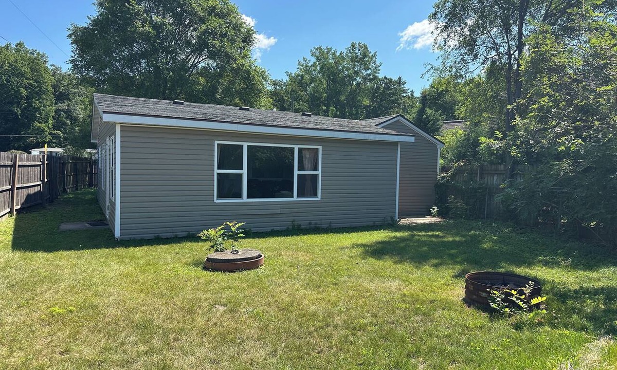 Sanford Cabin | Fabulous lake front cabin on newly restore Sanford Lake. Boat slip included.