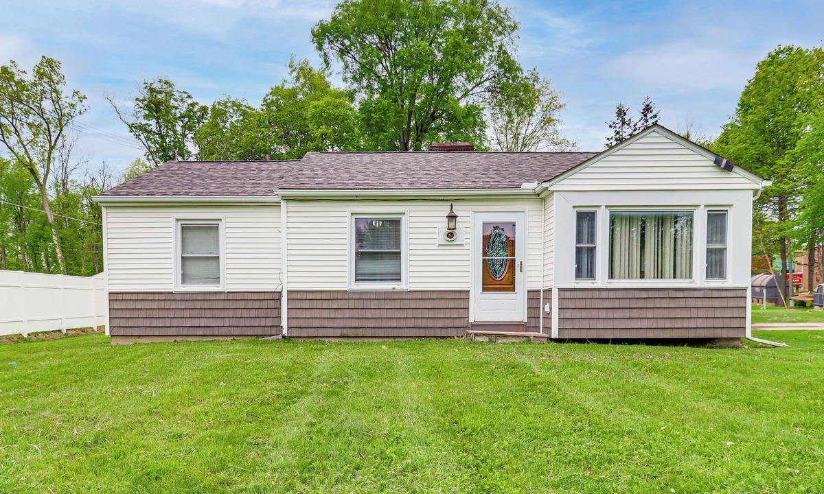 Farmington Hills House | Family-Friendly Home w/Yard in Farmington Hills!