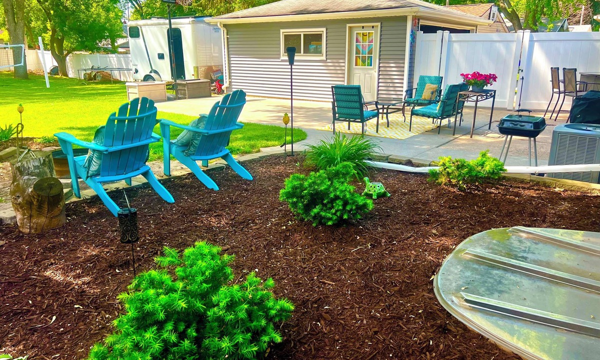 Appleton House | Family fun House - large fenced in backyard, Theater, Bean bag Lounge