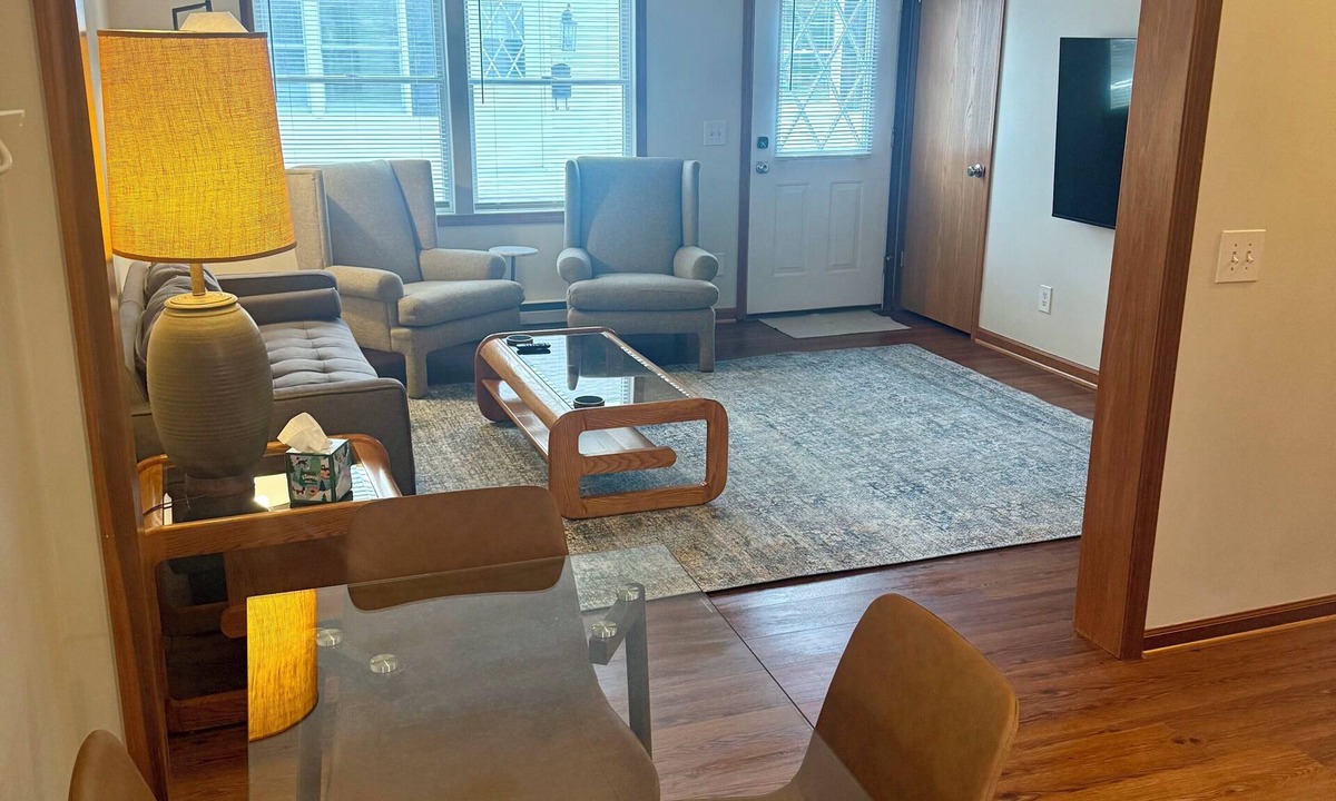 Marion Apartment | Find comfort in this cozy, recently updated apartment. Featuring two bedrooms, a full kitchen with oak cabinets, and a generous living space. It's designed for easy living with a ranch-style, step-up entry. Located in a peaceful neighborhood.