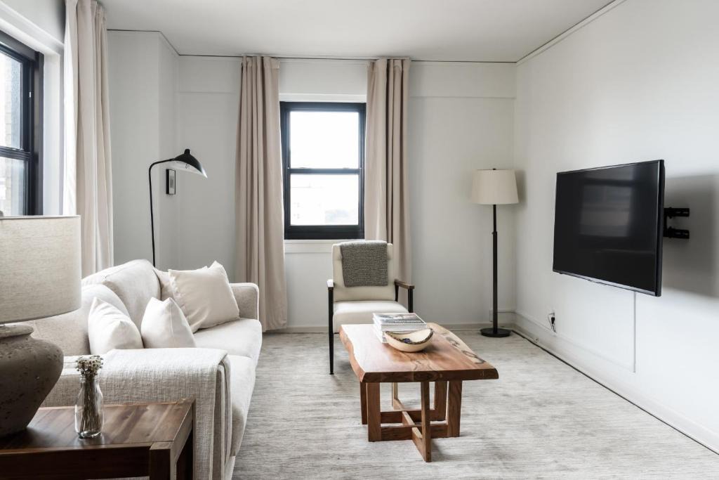Central West End Apartment | FRONTDESK Modern 1 BR Apt near Barnes Hospital