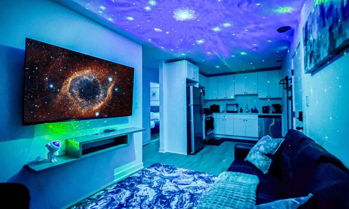 Lavergne Apartment | Galactic Getaway - 15 Min to Midway - Easy Access to Chicago