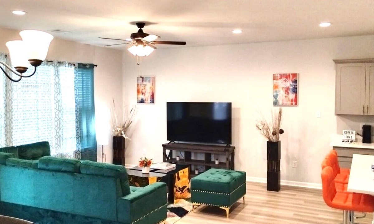 Highlands - Perkins Villa | Game Day Touchdown Lounge in Baton Rouge - CB1024