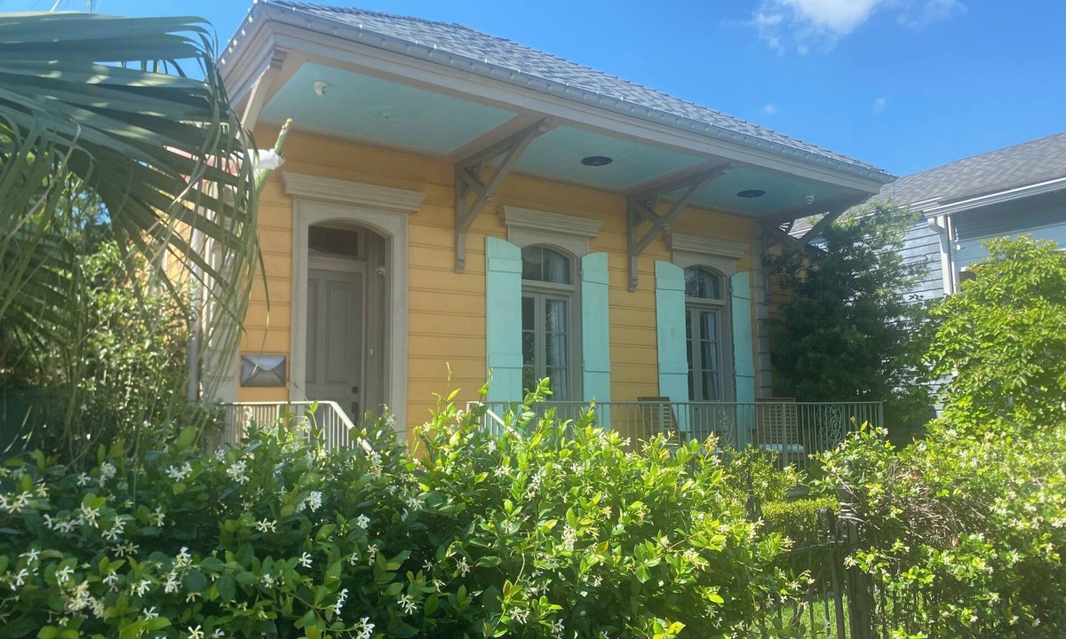 Touro Apartment | Gorgeous 1 Bed/1 Bath Just Steps to Magazine St and Garden District!