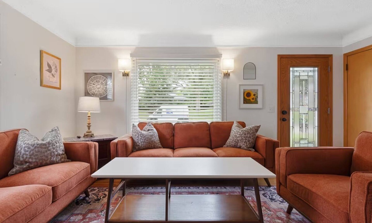 St. Louis Park House | Gorgeous 4-bedroom house with AC in lively Minneapolis