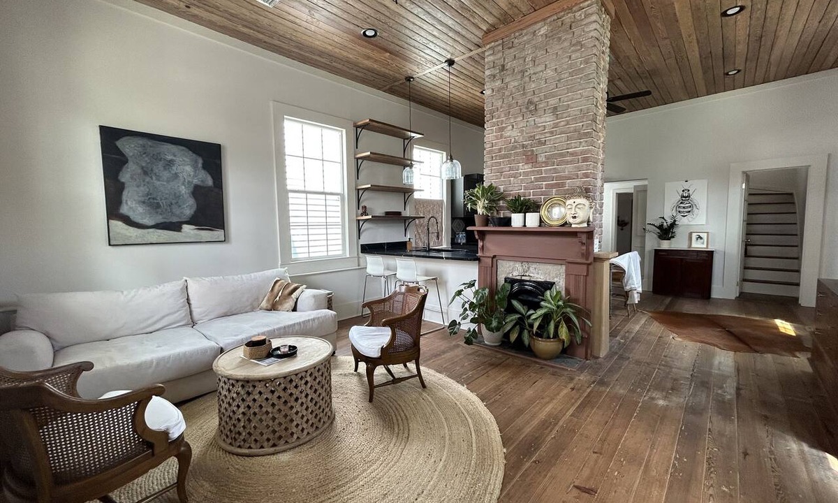 East Carrollton House | Gorgeous, Fully Renovated two level shotgun in the University Area