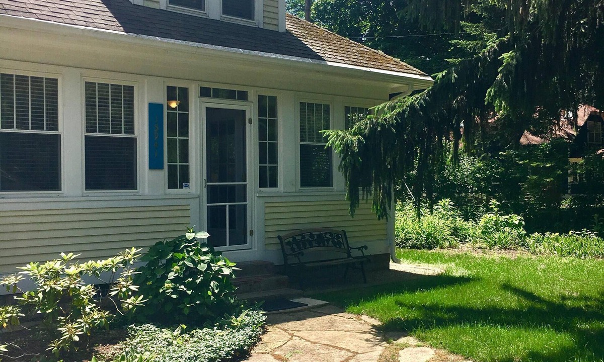 Union Pier Cottage | Great location. Steps to McKinley beach walk to town. Lg private yard,fire pit.