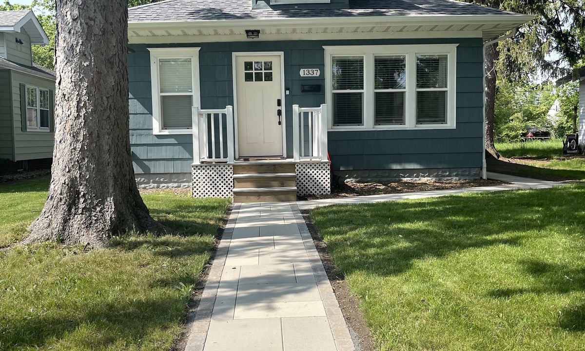 Northeast South Bend House | Half mile walk to Notre Dame and Eddy street Remodeled. Fast WiFi