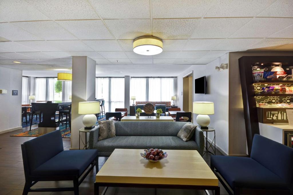 Madison Heights Hotel | Hampton Inn Detroit Madison Heights South Troy