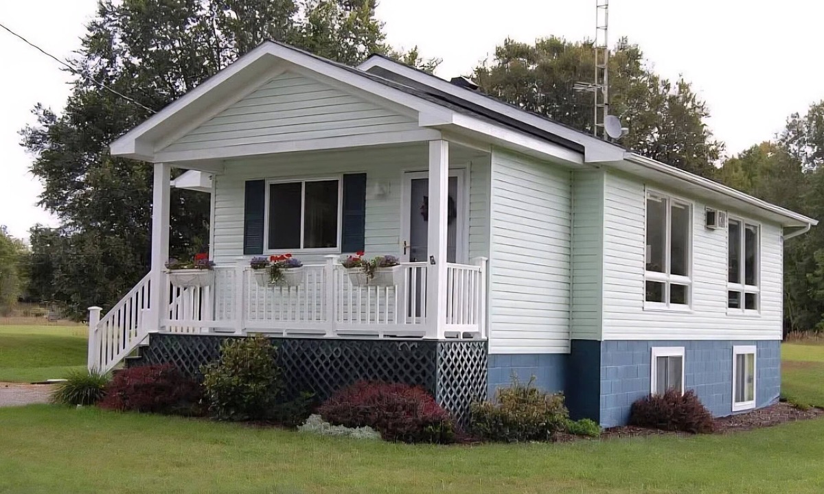 Cheboygan House | Happiness Hideaway On Burt Lake Pet Friendly Sleeps 12