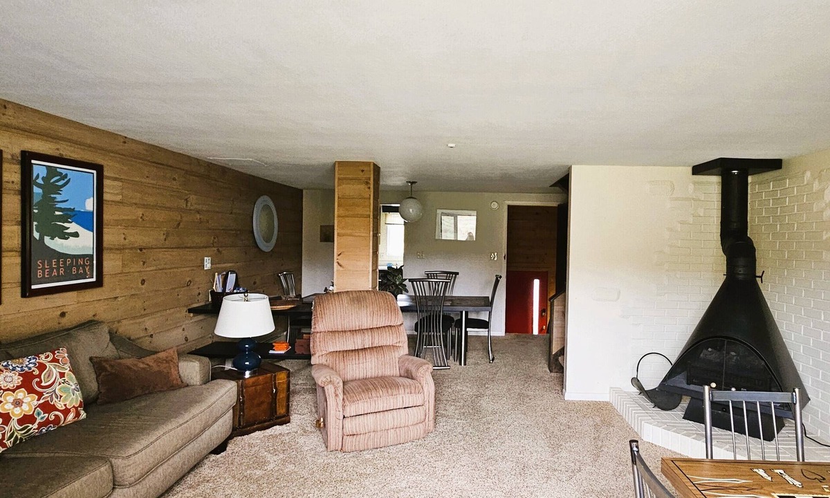 Cedar House | Heated Pool, 5 miles to Lk Michigan Beach, Leelanau County, 4-brm 4-ba. Air,