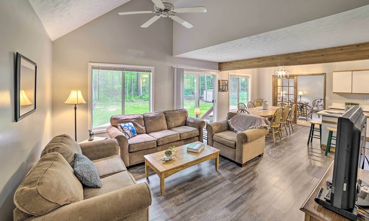Higgins Lake Cottage | Higgins Lake Getaway - Boating, Fish, Golf, Atv!