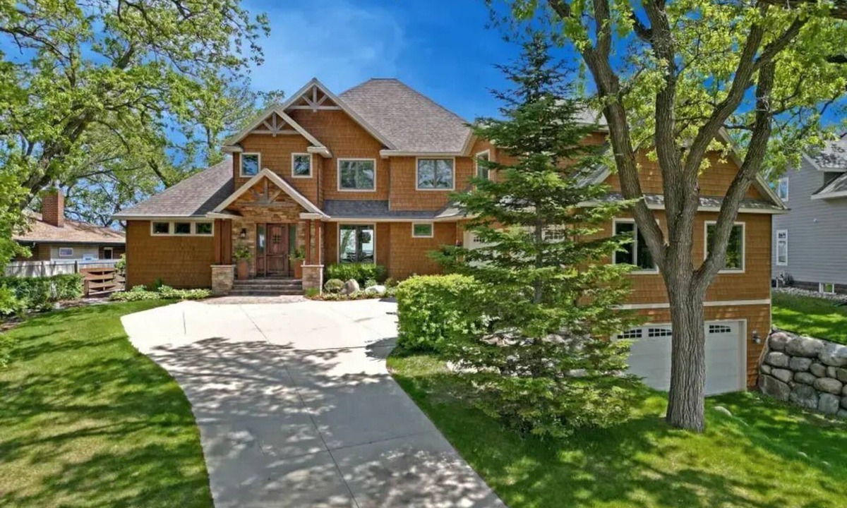 Spicer House | High end home on Green Lake loaded w/amenities & walking distance to downtown.