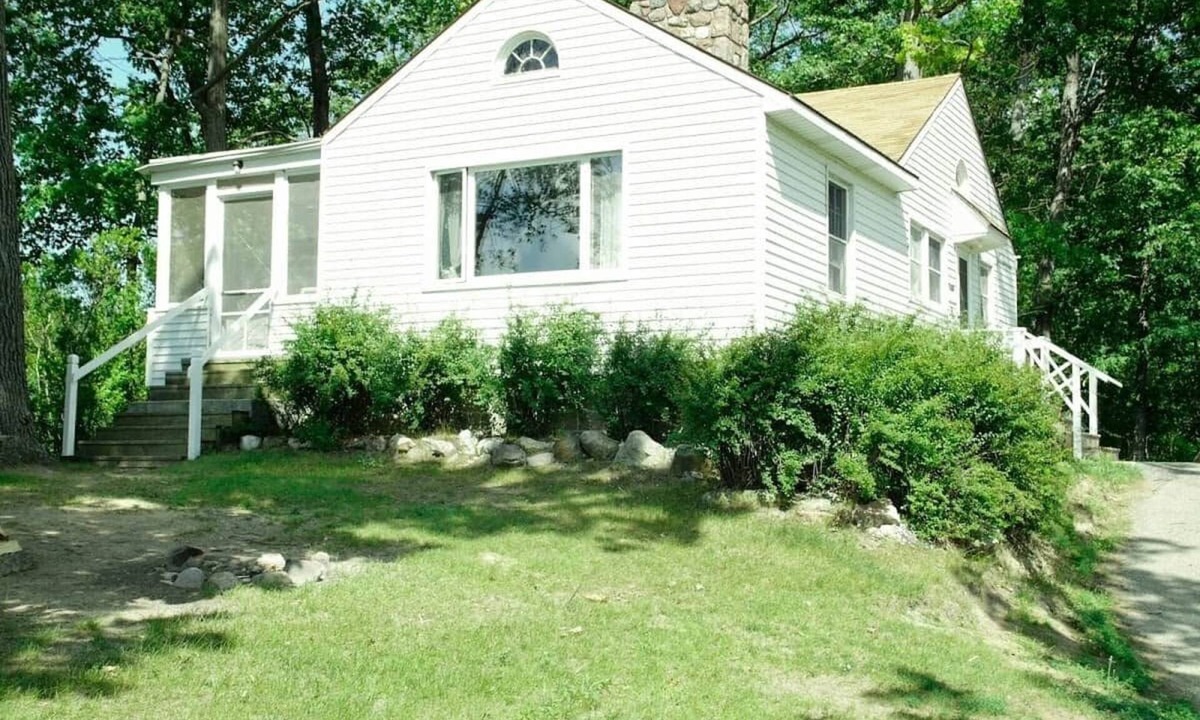 Howell Cabin | Hillside Historic Cottage