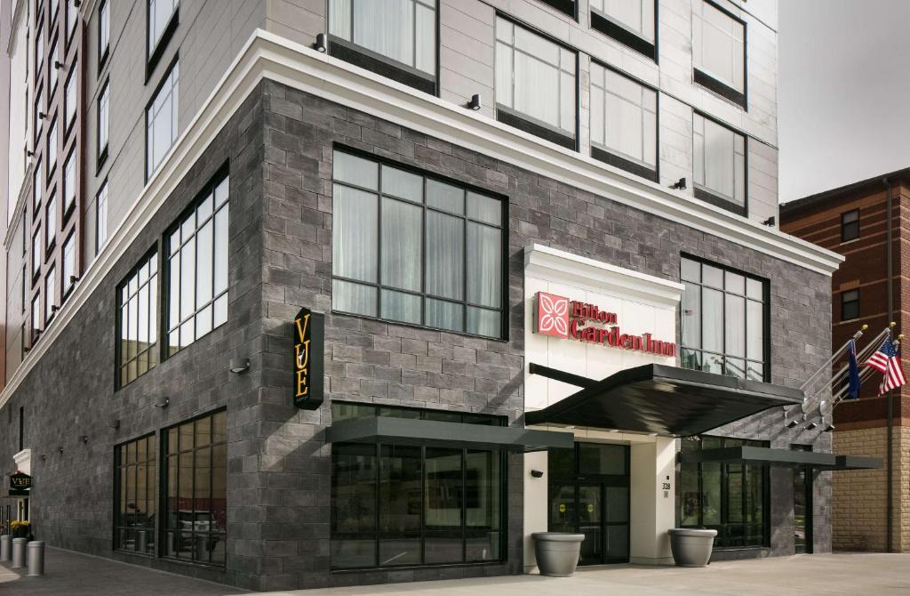 Iowa City Hotel | Hilton Garden Inn Iowa City Downtown University