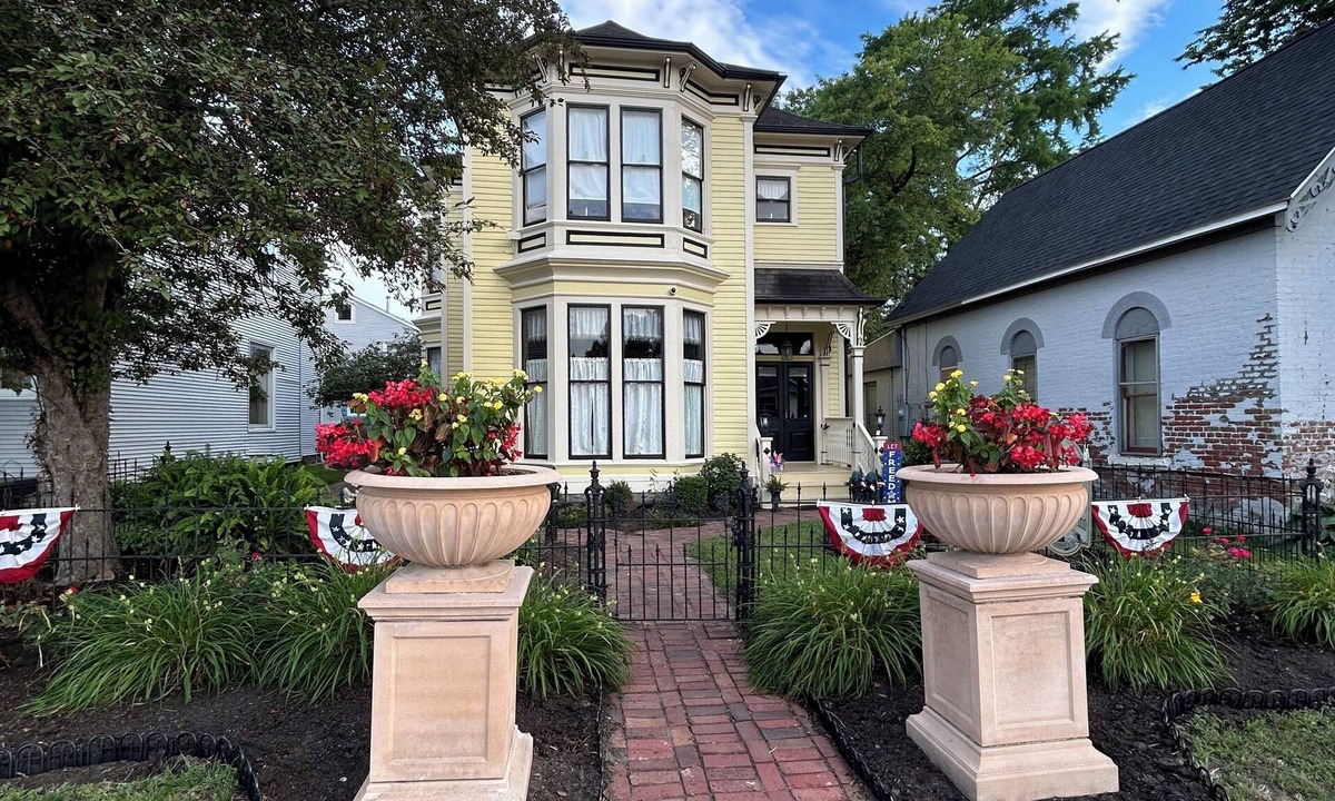 Murphysboro House | Historic Hull House INN - House