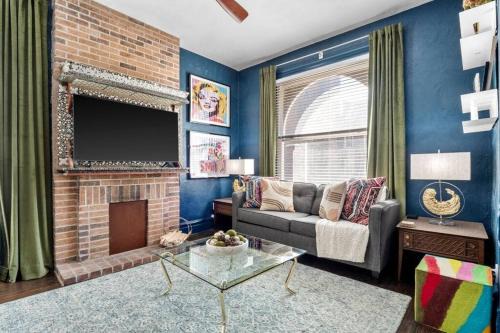 Shaw House | Historic Shaw Home Sleeps 14 Near Zoo & Arch