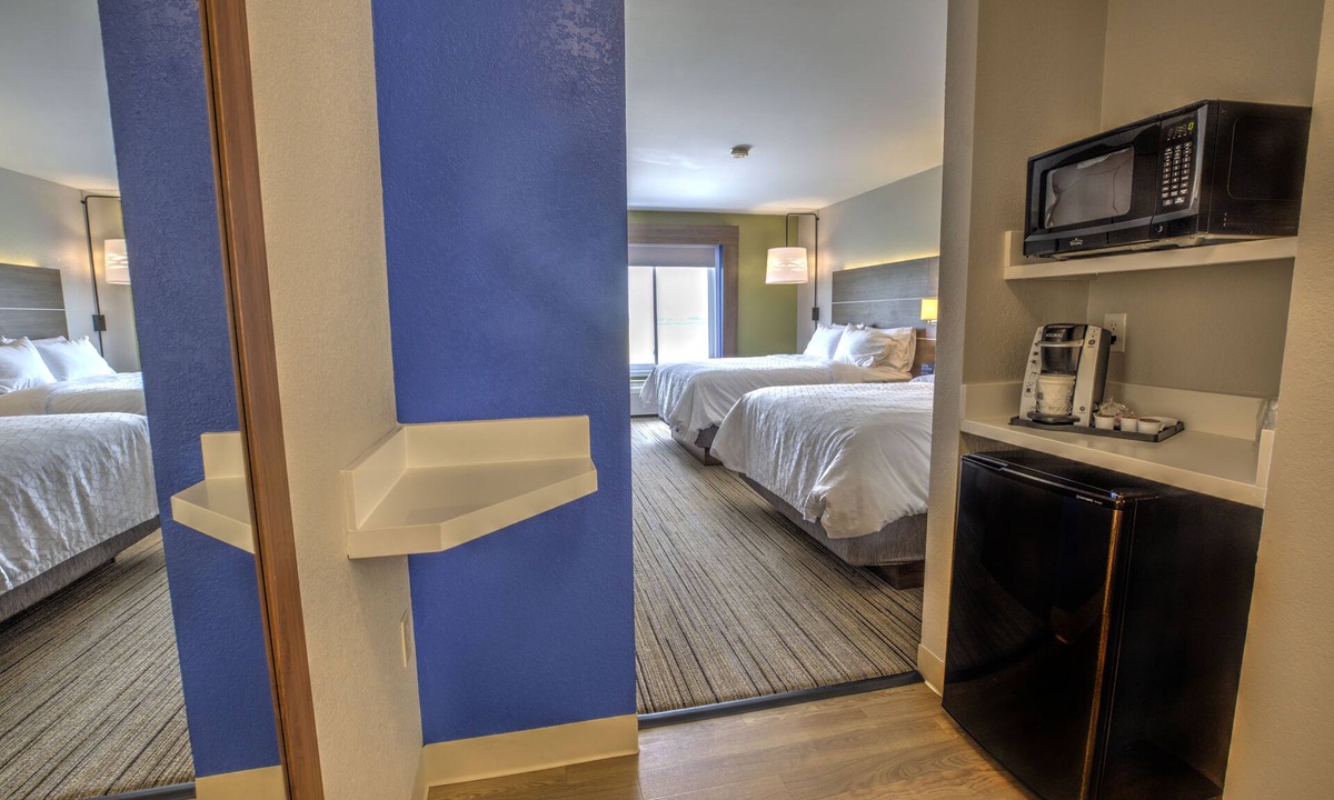 Rochelle Hotel | Holiday Inn Express Rochelle by IHG