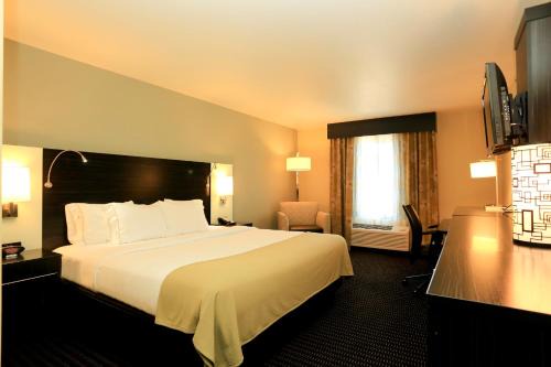 Marion Hotel | Holiday Inn Express & Suites Marion Northeast by IHG