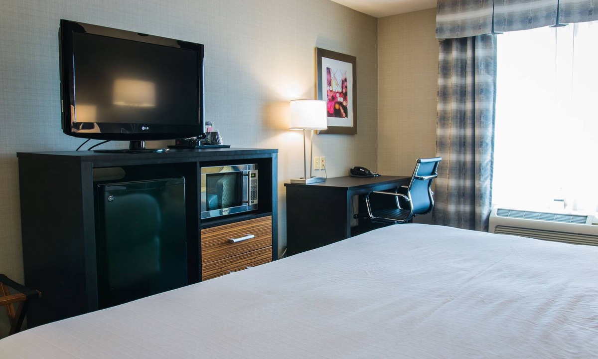 Jackson Hotel | Holiday Inn Express & Suites Jackson by IHG