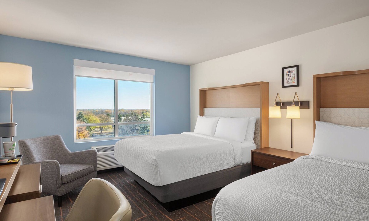 Troy Hotel | Holiday Inn & Suites Detroit - Troy by IHG