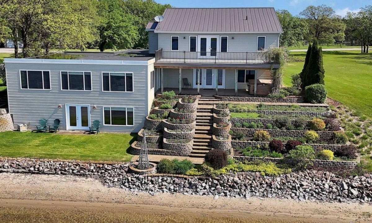 Browerville House | HOLIDAY PLANNING? Perfect Space for gathering family and friends!