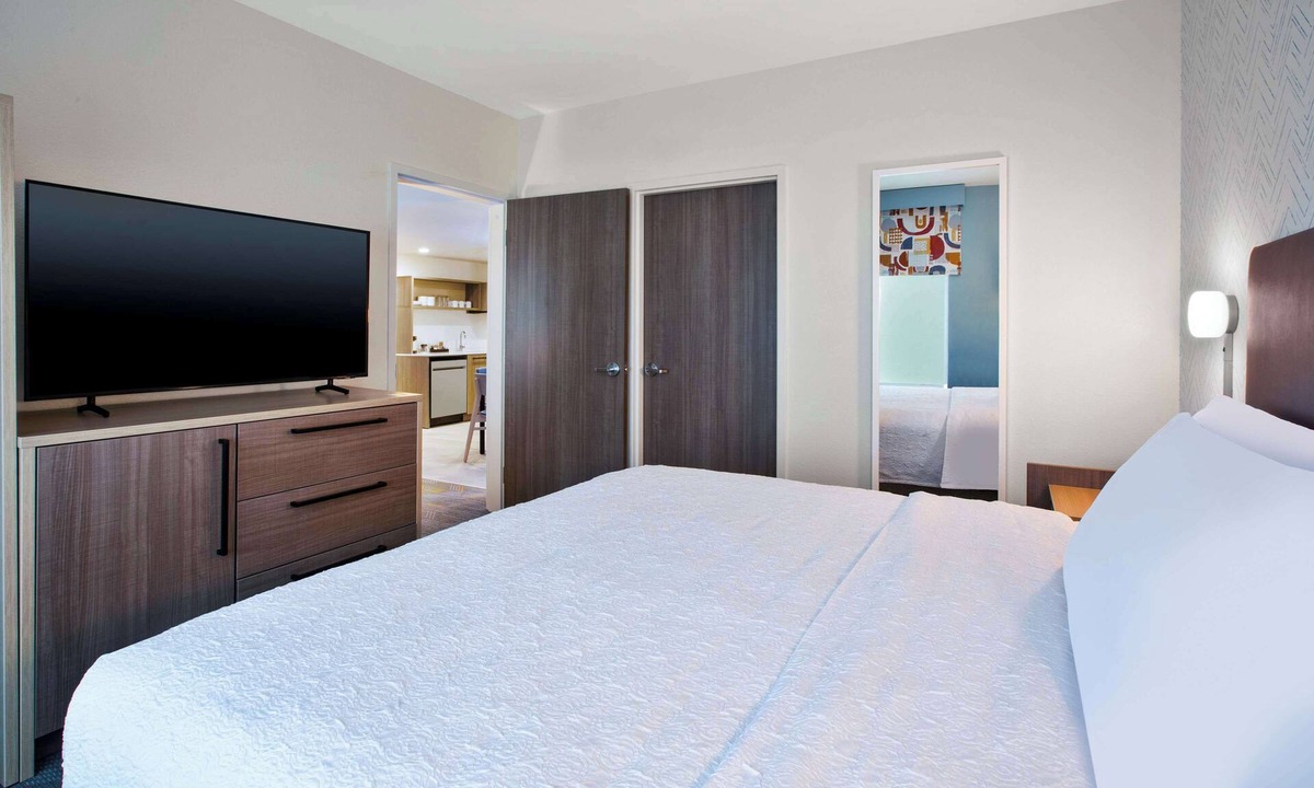 Grand Rapids Hotel | Home2 Suites By Hilton Grand Rapids Northeast