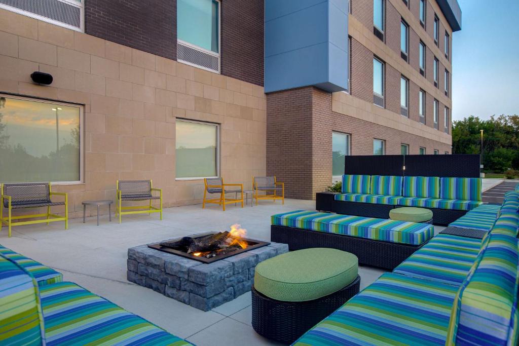 East Paris Hotel | Home2 Suites By Hilton Grand Rapids Airport
