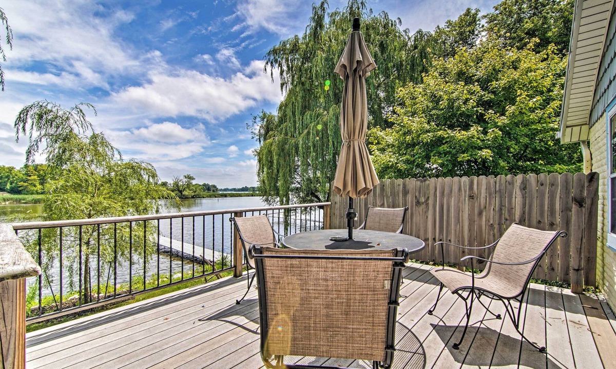 Horicon Cottage | Horicon Riverfront Retreat w/Deck, Dock + Patio